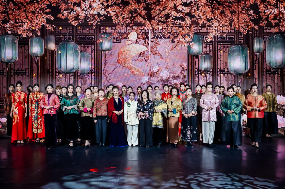 古韵新章，芳华绽放——“花开中国”花漾芳华时尚盛典全国行启动仪式在郑州举行